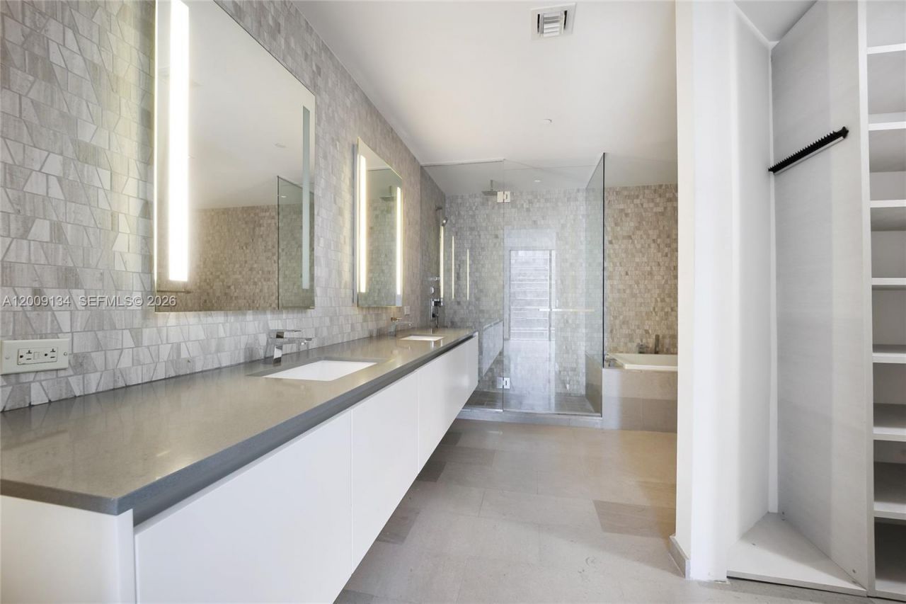 88 SW 7th St , Unit 1009, Miami, FL 33130 Photo