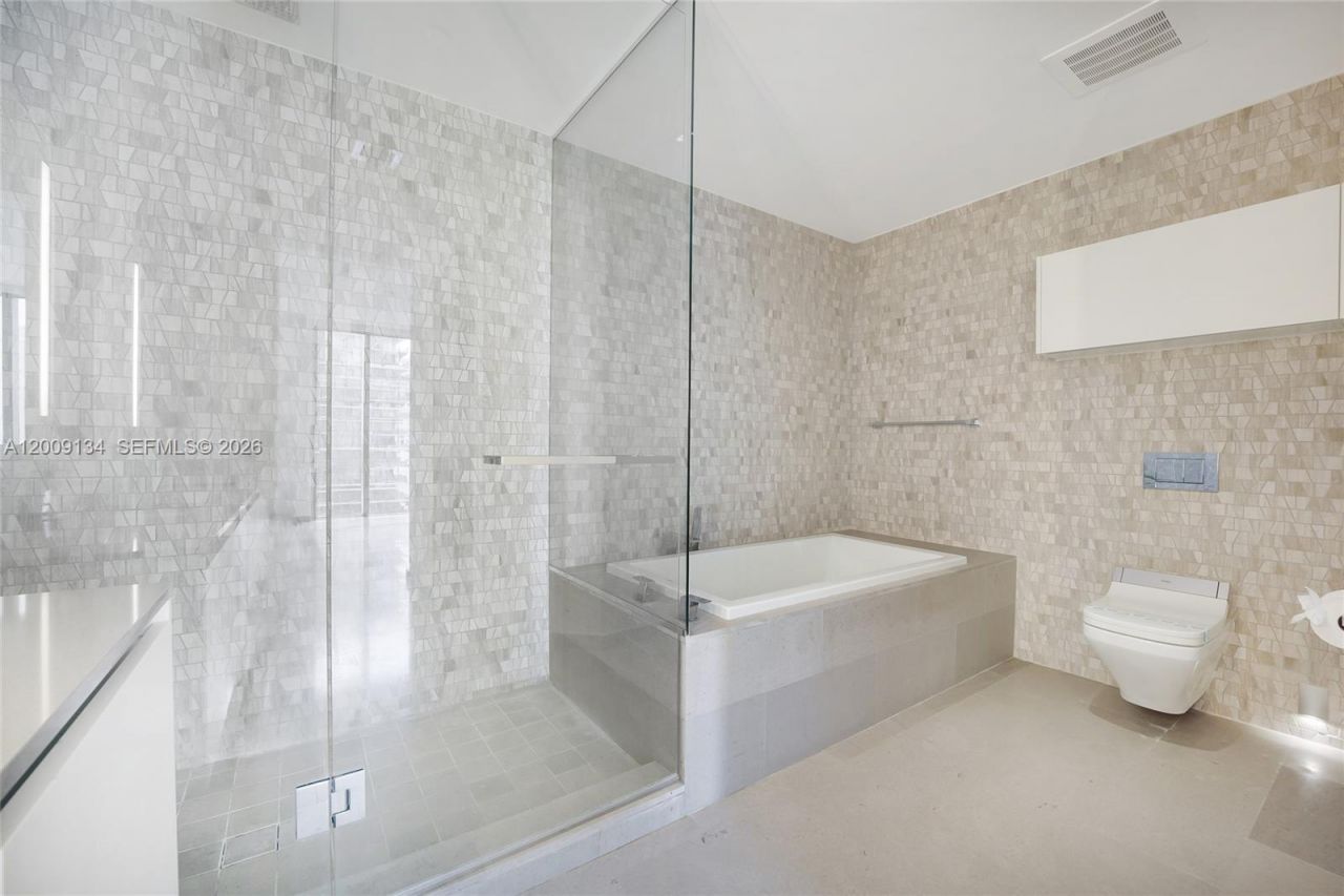 88 SW 7th St , Unit 1009, Miami, FL 33130 Photo