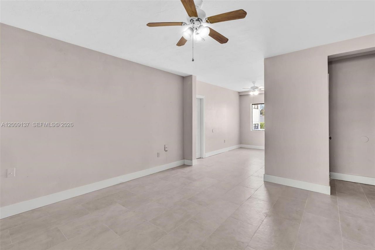1165 Marseille Dr , Unit 21, Miami Beach, FL 33141 Photo
