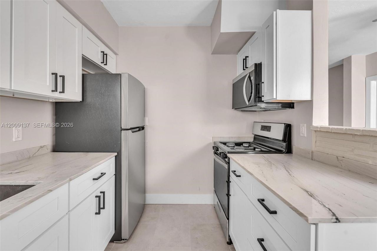 1165 Marseille Dr , Unit 21, Miami Beach, FL 33141 Photo