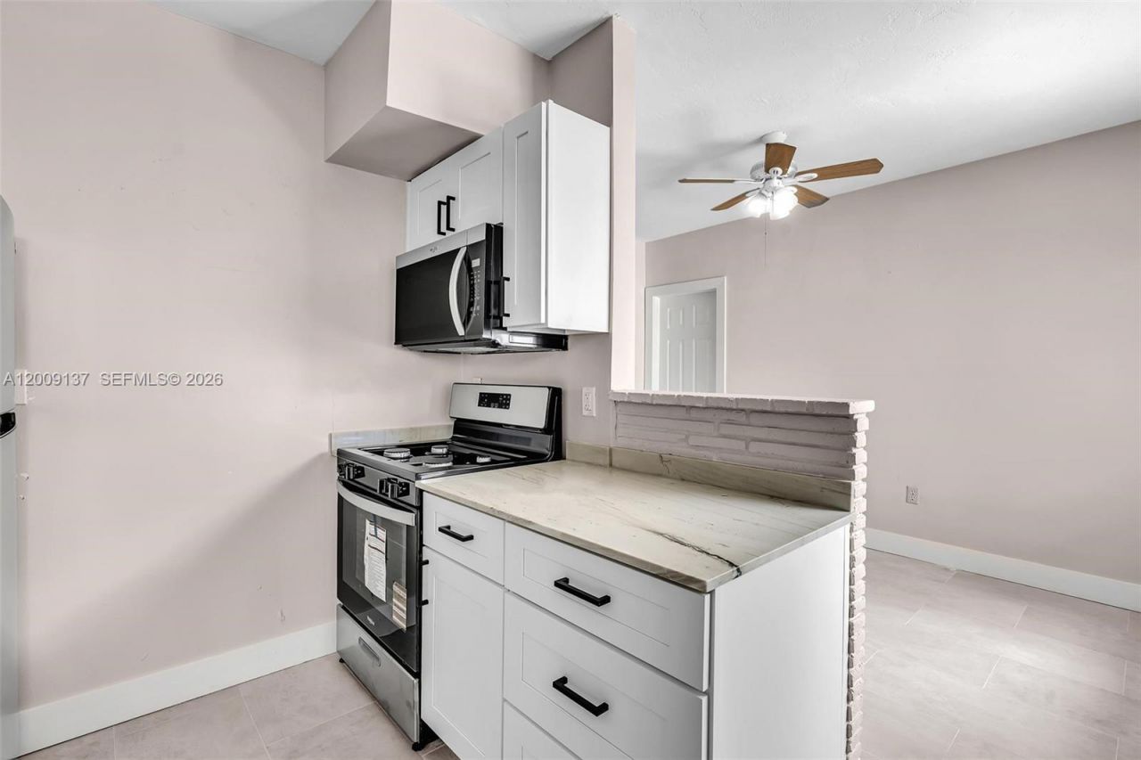 1165 Marseille Dr , Unit 21, Miami Beach, FL 33141 Photo