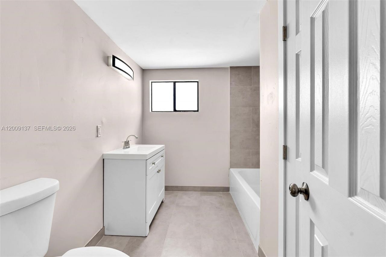 1165 Marseille Dr , Unit 21, Miami Beach, FL 33141 Photo