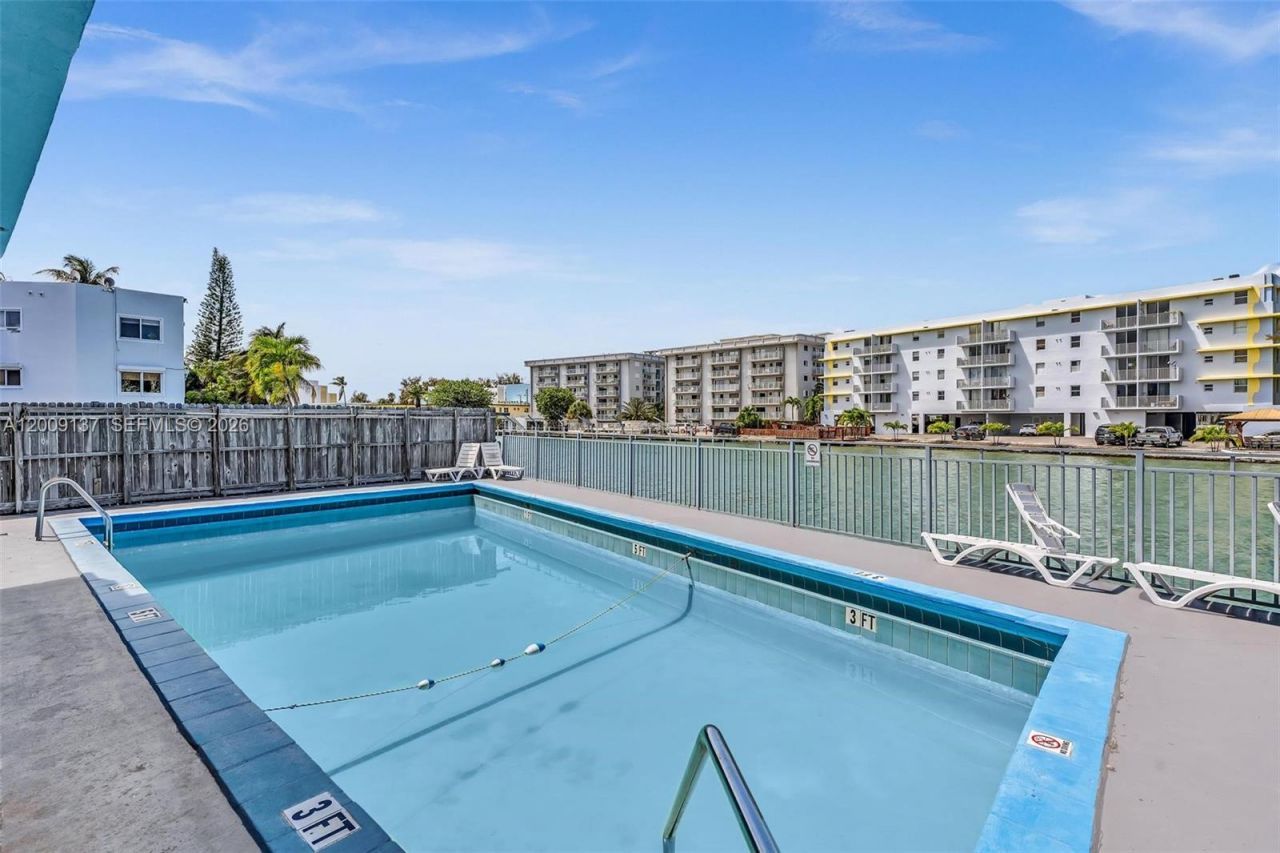 1165 Marseille Dr , Unit 21, Miami Beach, FL 33141 Photo