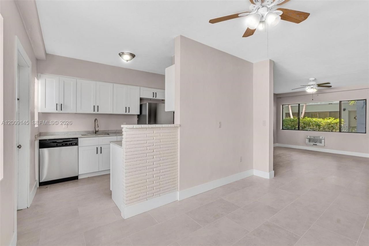 1165 Marseille Dr , Unit 10, Miami Beach, FL 33141 Photo