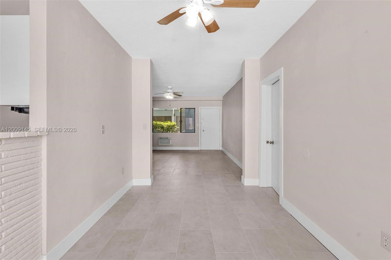 1165 Marseille Dr , Unit 10, Miami Beach, FL 33141 Photo