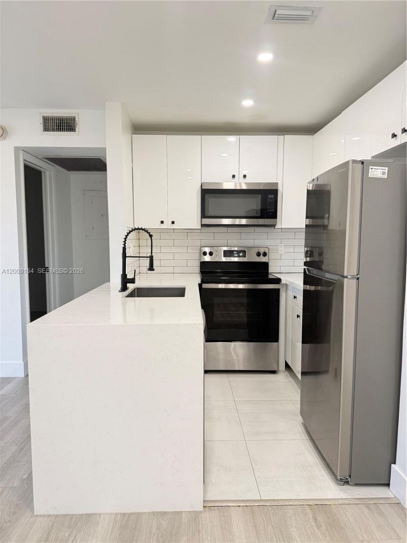 10016 Winding Lake Rd, Unit 202, Sunrise, FL 33351 Photo