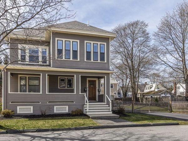 26 Cedar St, Unit 2, Marblehead, MA 01945