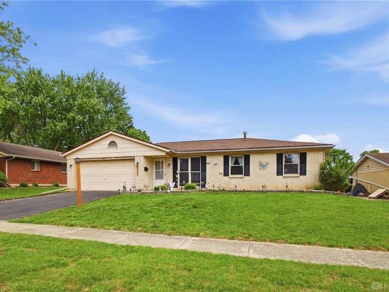 4799 Scothills Drive, Englewood, OH 45322 Photo 2