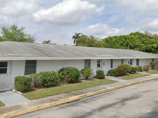 61 East Court, Royal Palm Beach, FL 33411