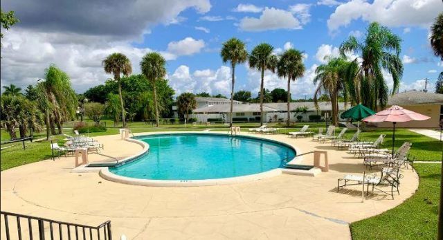 61 East Court, Royal Palm Beach, FL 33411 Photo