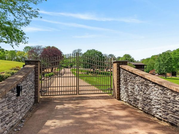 480 Mobley Rd, Clarksville, TN 37043