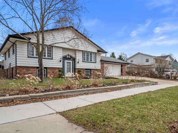 605 Juniper COURT, West Bend, WI 53095