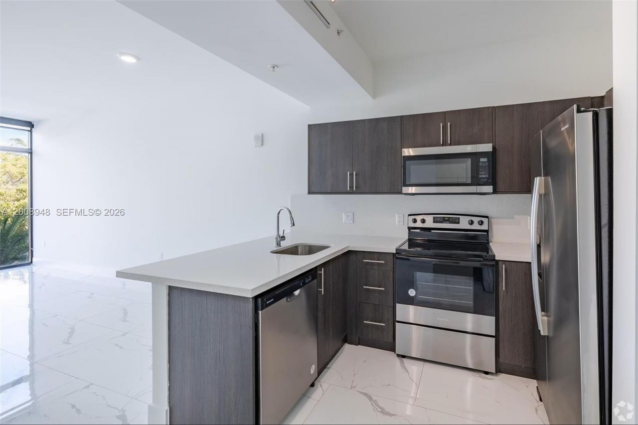 1 Curtiss Pkwy, Unit 219, Miami Springs, FL 33166 Photo