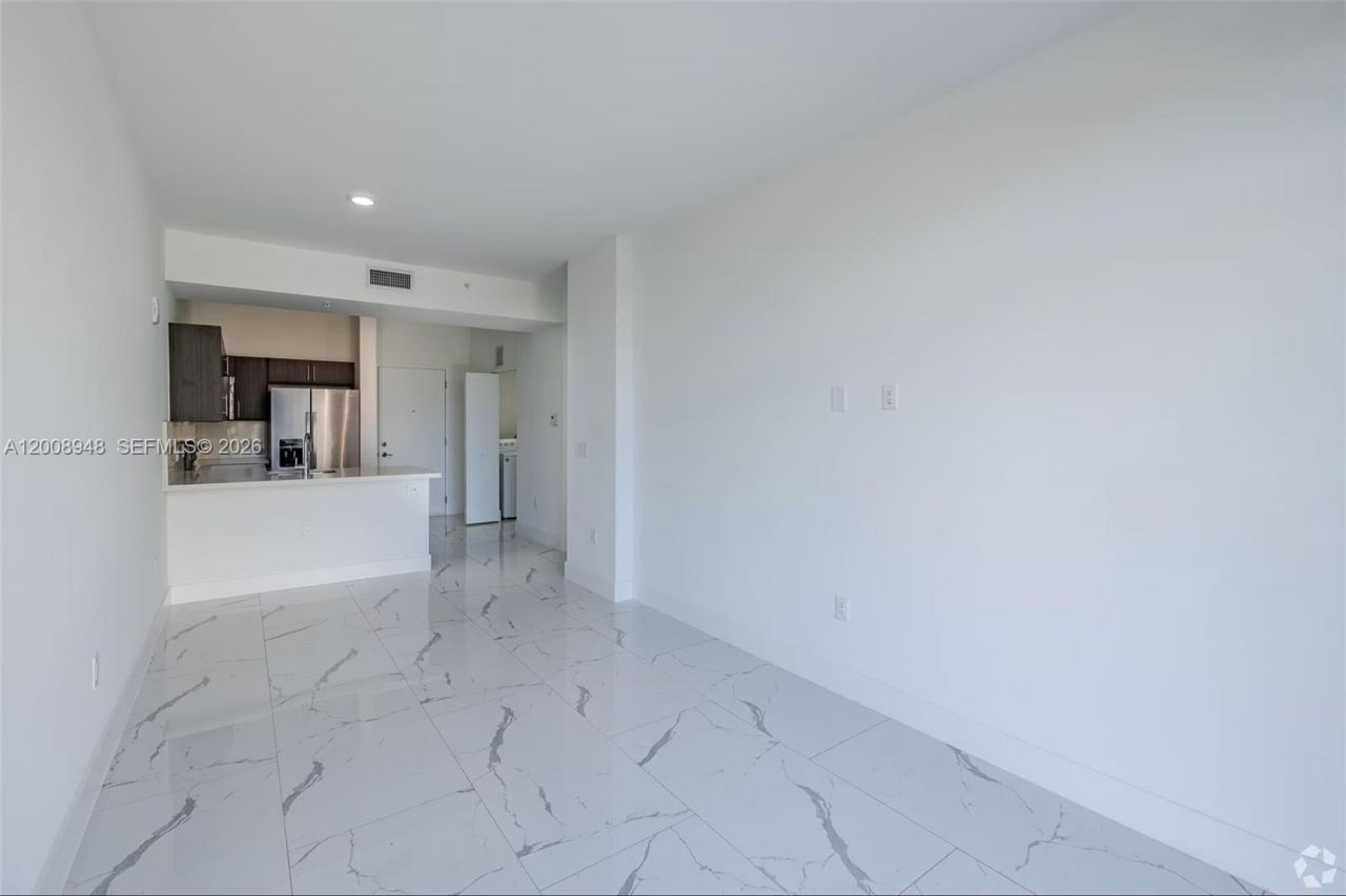 1 Curtiss Pkwy, Unit 219, Miami Springs, FL 33166 Photo