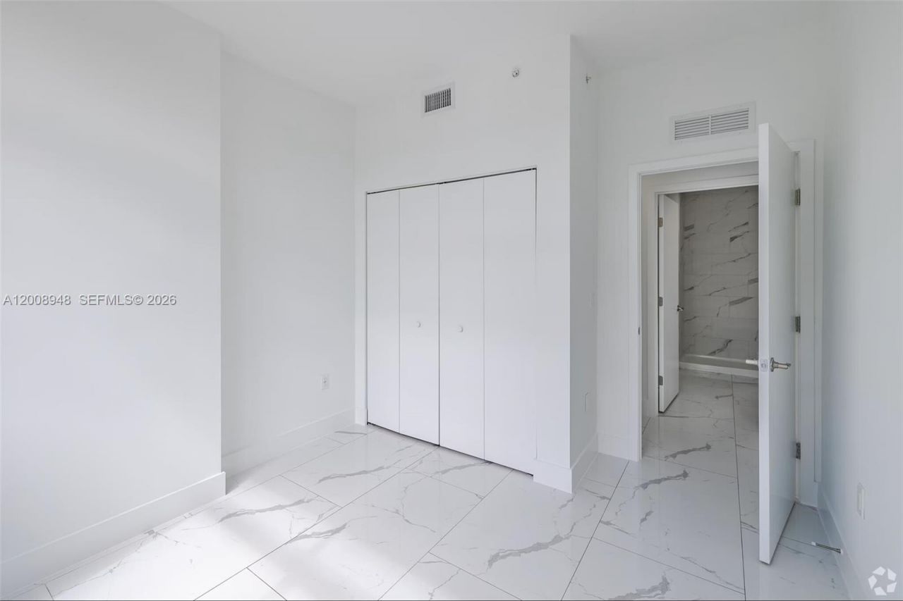 1 Curtiss Pkwy, Unit 219, Miami Springs, FL 33166 Photo