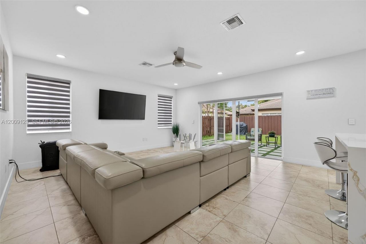 1033 NE 35th Ave , Homestead, FL 33033 Photo