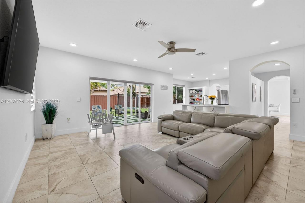 1033 NE 35th Ave , Homestead, FL 33033 Photo