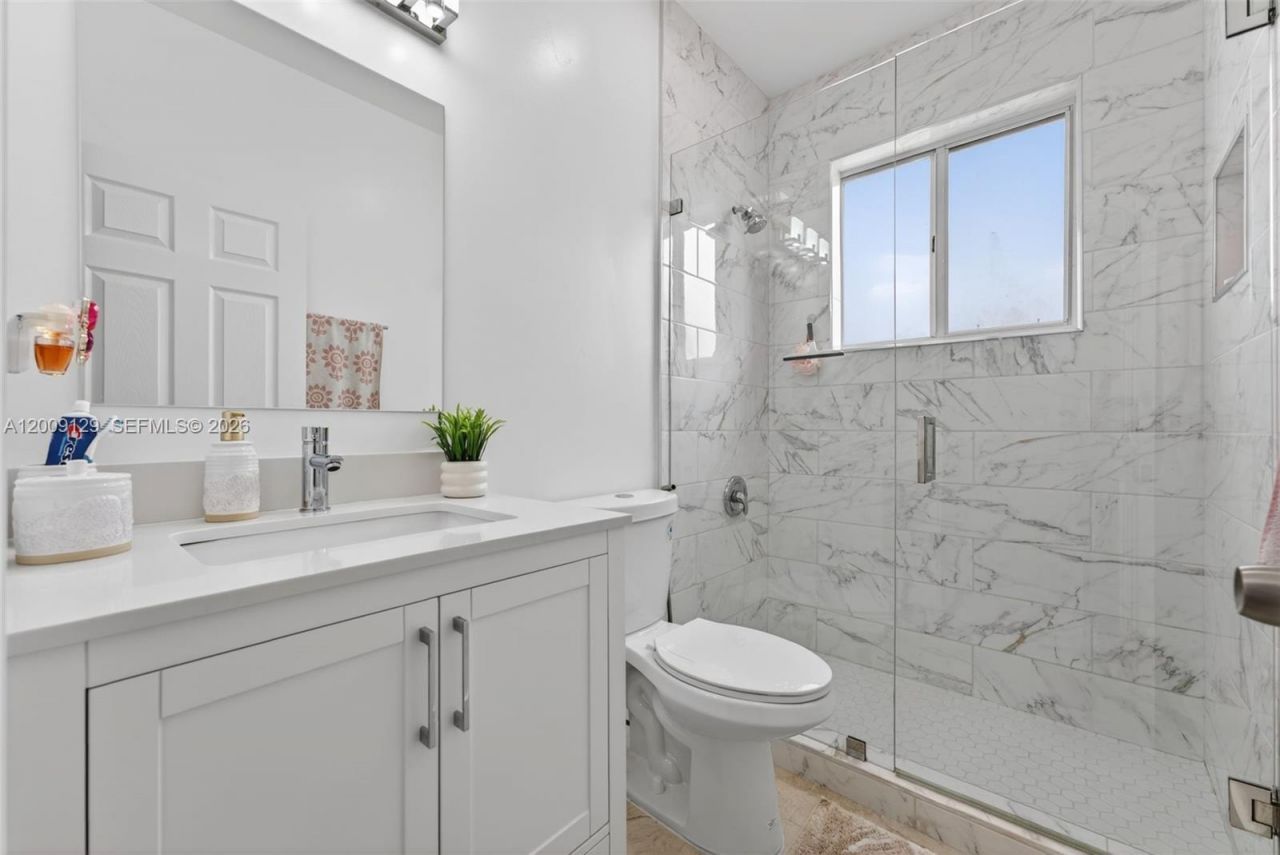 1033 NE 35th Ave , Homestead, FL 33033 Photo