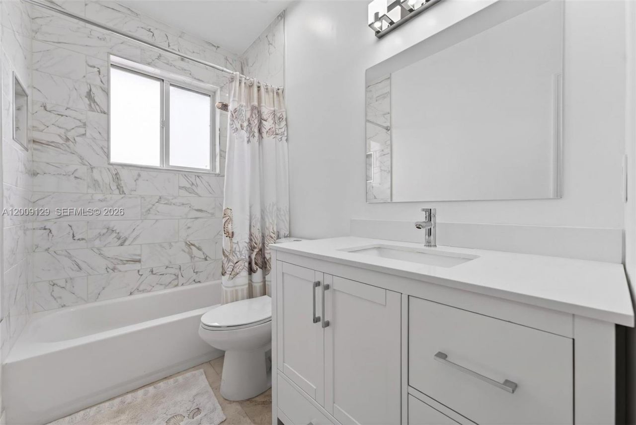 1033 NE 35th Ave , Homestead, FL 33033 Photo