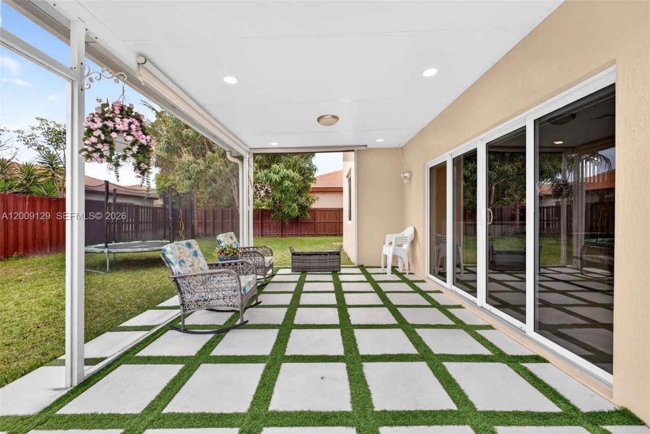 1033 NE 35th Ave , Homestead, FL 33033 Photo