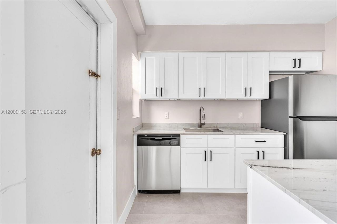 1165 Marseille Dr , Unit 9, Miami Beach, FL 33141 Photo