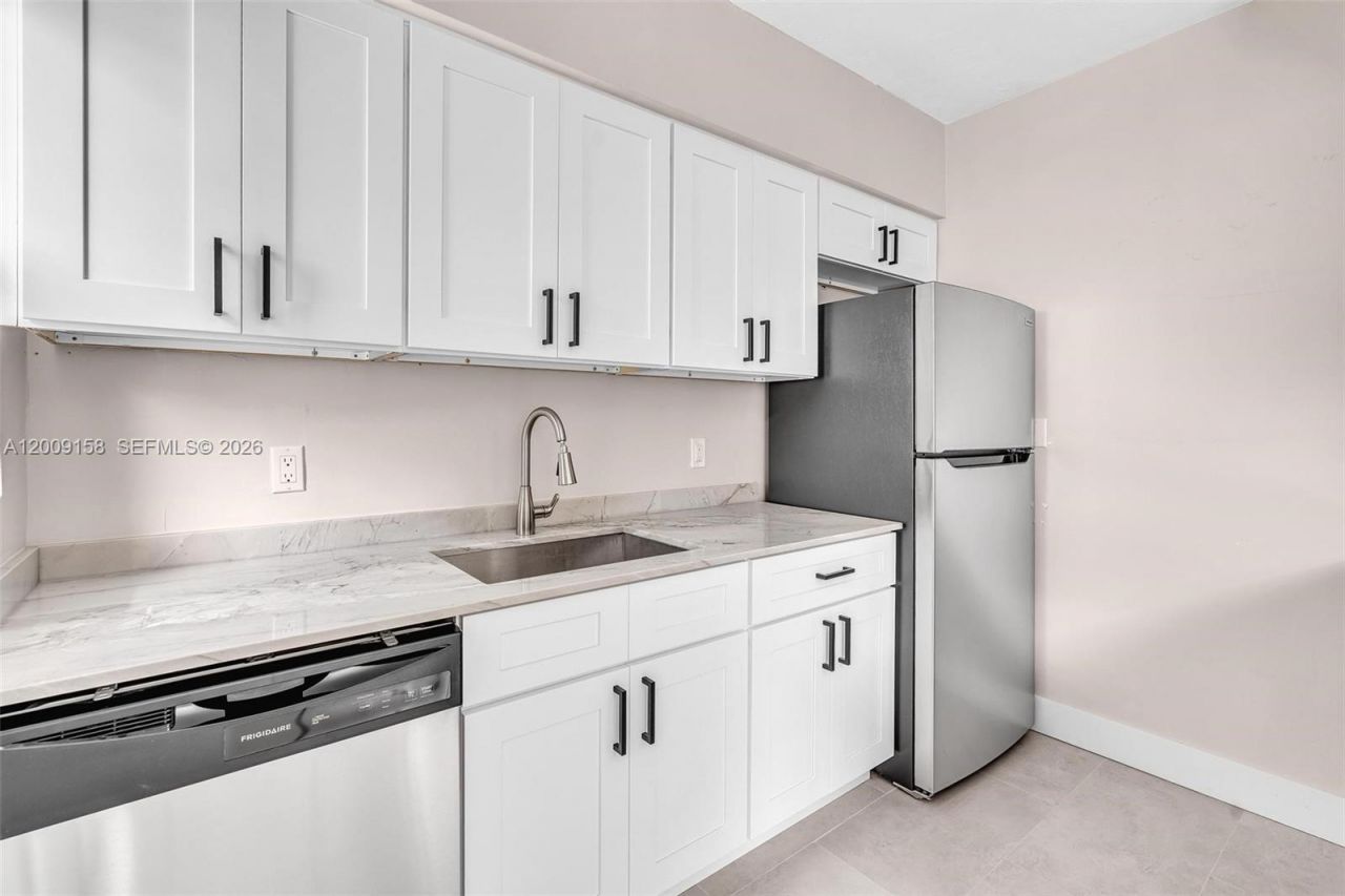 1165 Marseille Dr , Unit 9, Miami Beach, FL 33141 Photo
