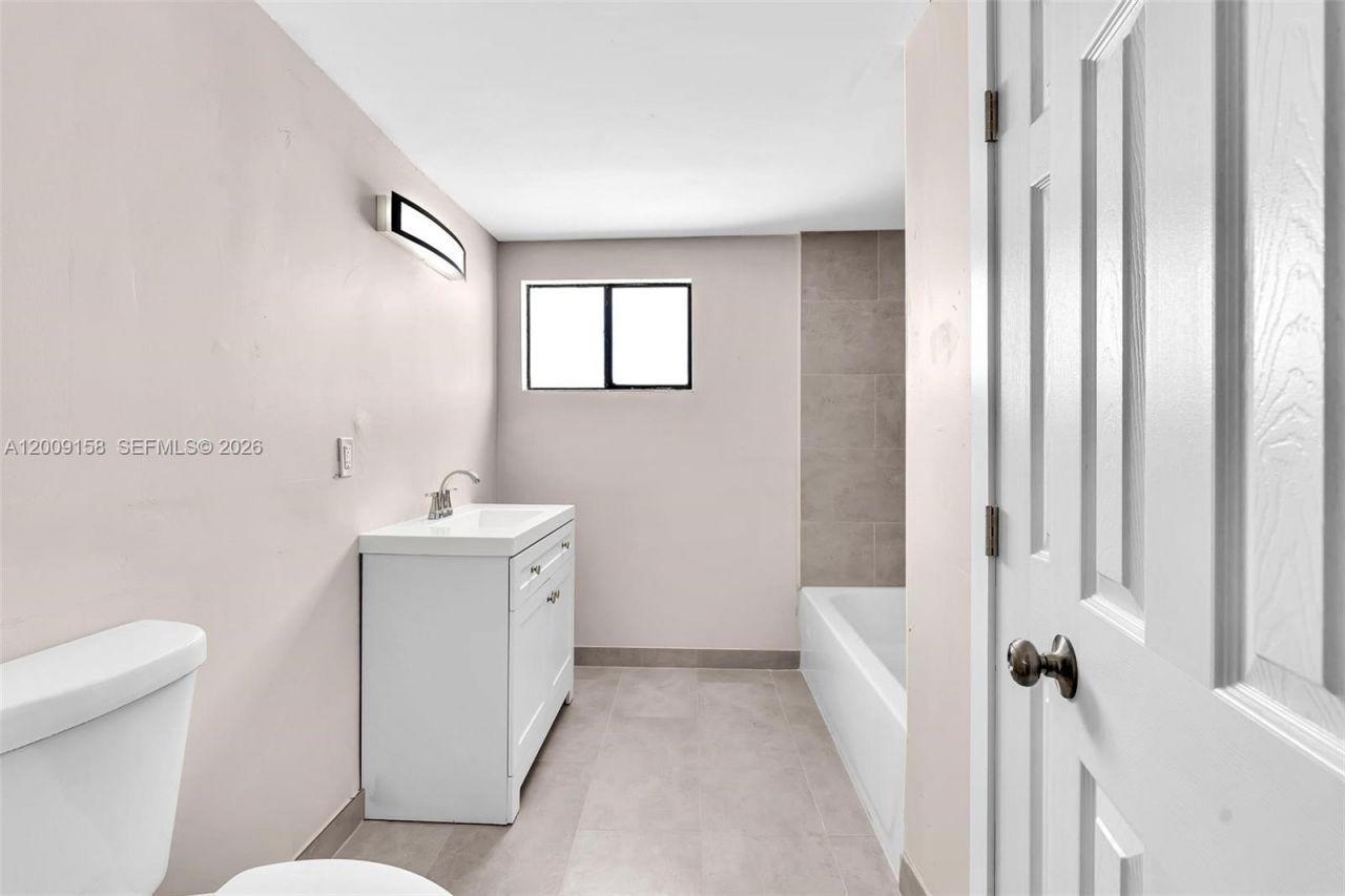 1165 Marseille Dr , Unit 9, Miami Beach, FL 33141 Photo