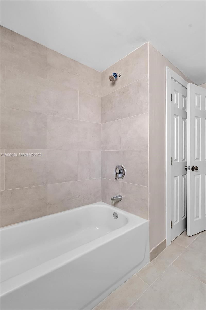 1165 Marseille Dr , Unit 9, Miami Beach, FL 33141 Photo