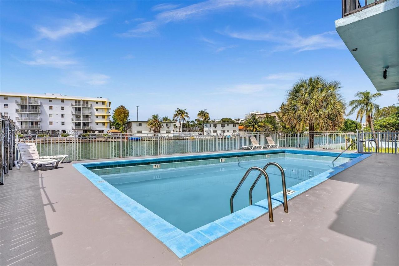 1165 Marseille Dr , Unit 9, Miami Beach, FL 33141 Photo