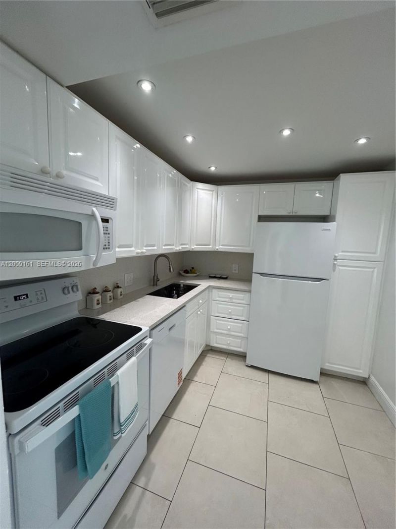 20301 W Country Club Dr, Unit 1224, Aventura, FL 33180 Photo