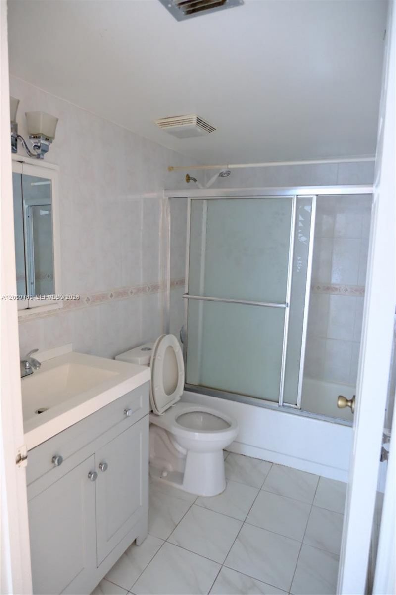650 NE 149th St , Unit 505F, Miami, FL 33161 Photo