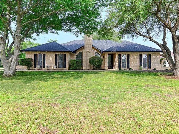 117 Lassetter Drive , Red Oak, TX 75154