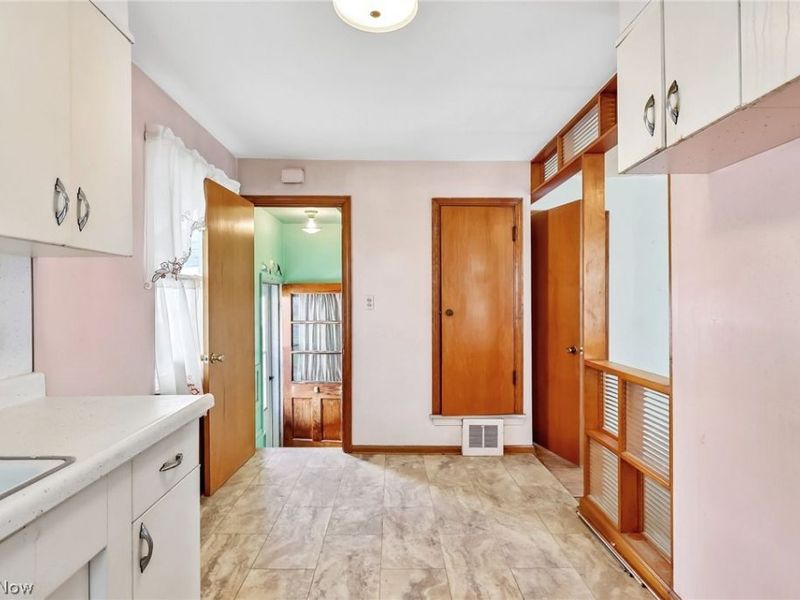 8804 Behrwald Avenue, Brooklyn, OH 44144 Photo 12