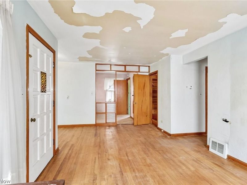 8804 Behrwald Avenue, Brooklyn, OH 44144 Photo 6