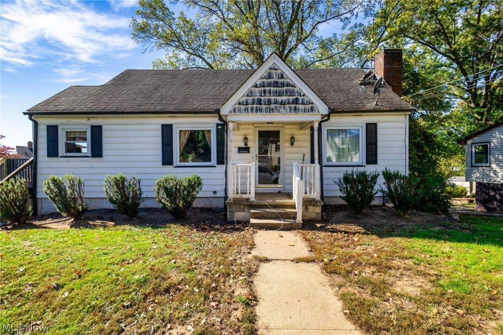 1253 Elmhurst Drive, Weirton, WV 26062 Main Photo
