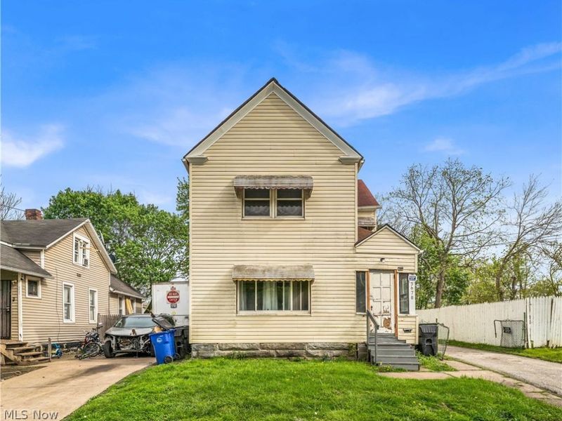 5678 Hamlet Avenue, Cleveland, OH 44127 Photo 3