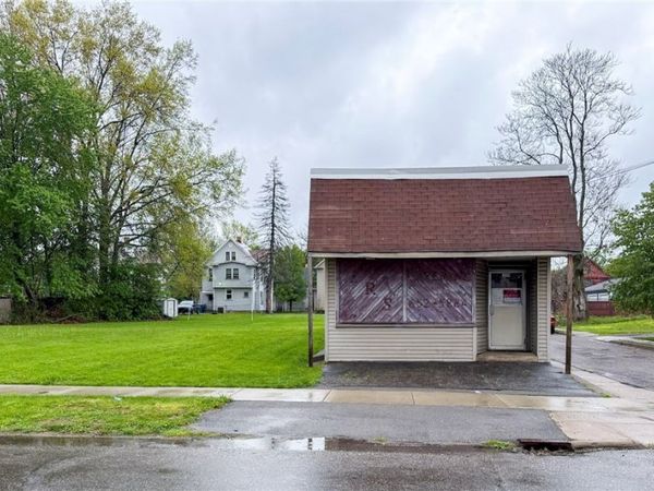 300 Maple Street , Niles, OH 44446