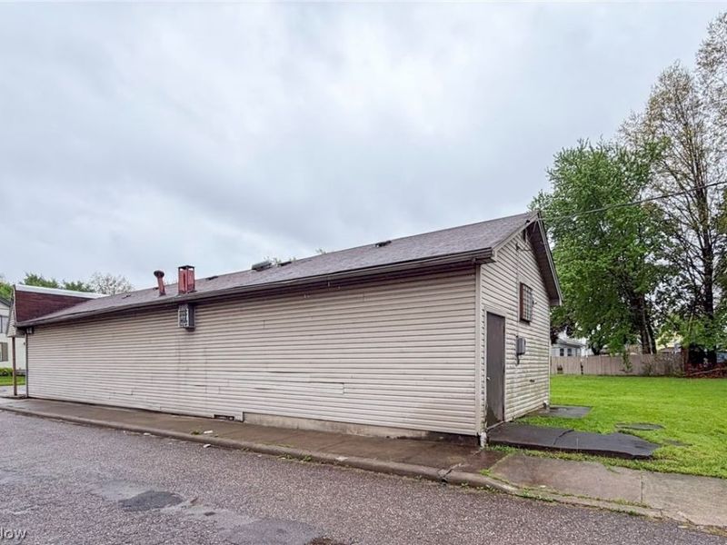 300 Maple Street, Niles, OH 44446 Photo 22