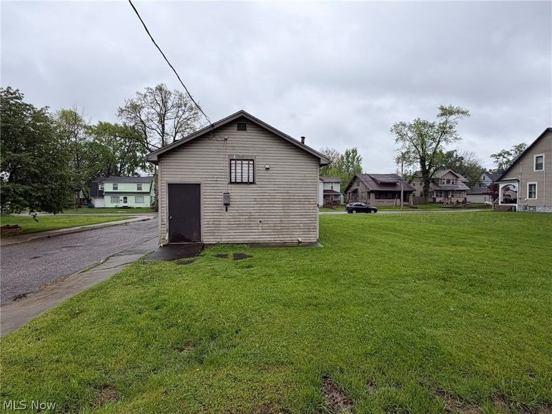 300 Maple Street, Niles, OH 44446 Photo 23