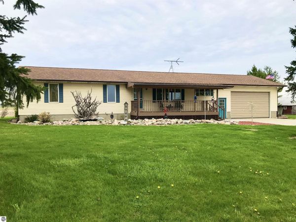 1989 Crapo Road S, Ithaca, MI 48847