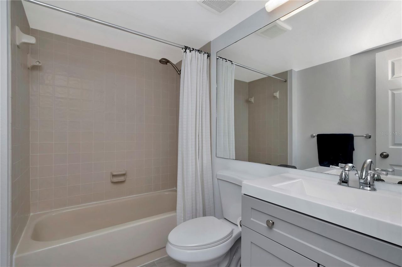 6817 Stones Throw Circle N, Unit 17203, Saint Petersburg, FL 33710 Photo