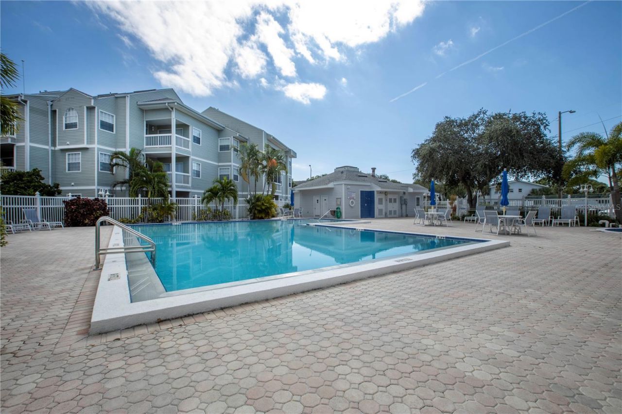 6817 Stones Throw Circle N, Unit 17203, Saint Petersburg, FL 33710 Photo