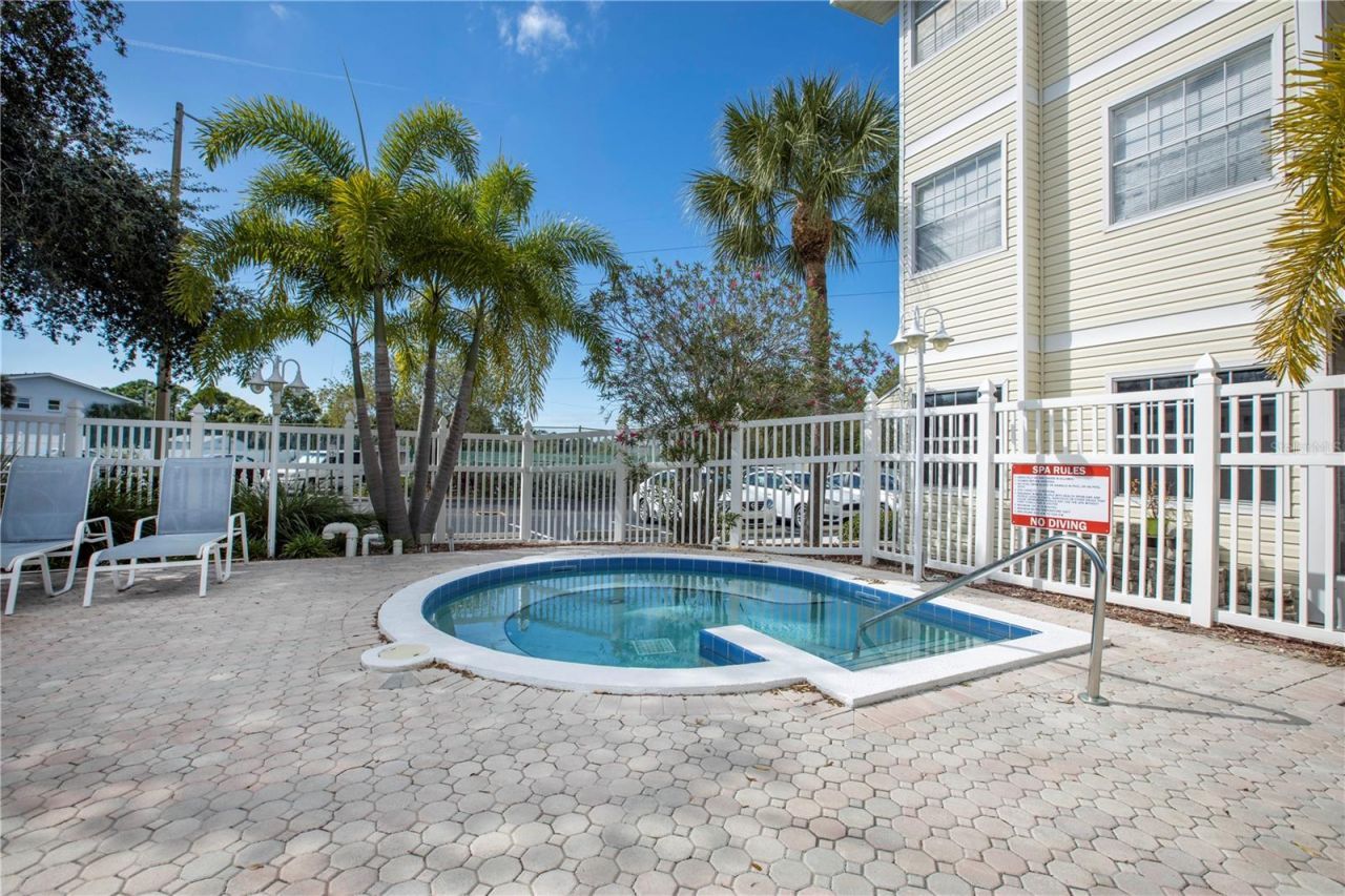 6817 Stones Throw Circle N, Unit 17203, Saint Petersburg, FL 33710 Photo