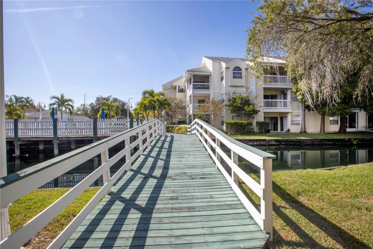 6817 Stones Throw Circle N, Unit 17203, Saint Petersburg, FL 33710 Photo