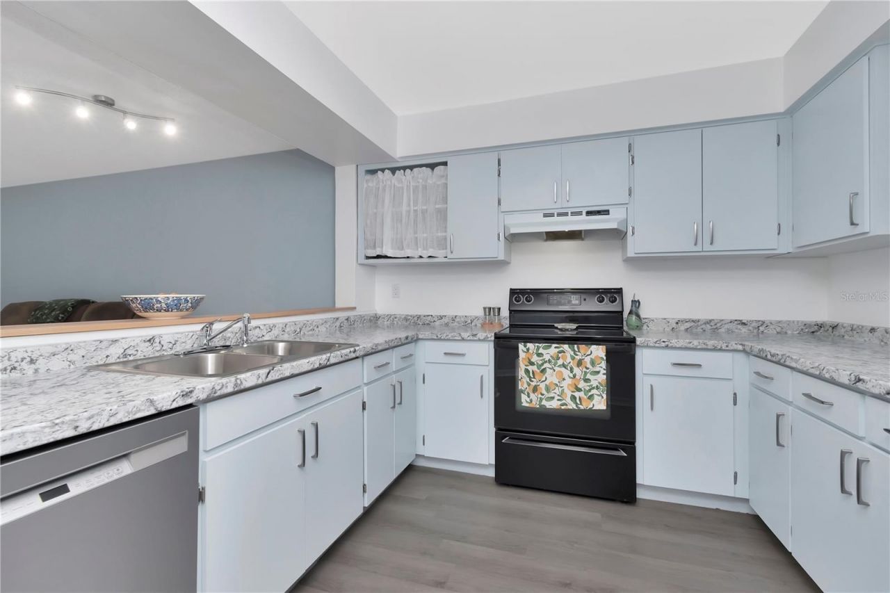 6817 Stones Throw Circle N, Unit 17203, Saint Petersburg, FL 33710 Photo