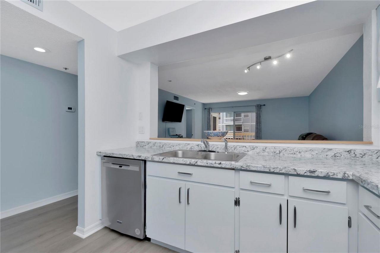 6817 Stones Throw Circle N, Unit 17203, Saint Petersburg, FL 33710 Photo