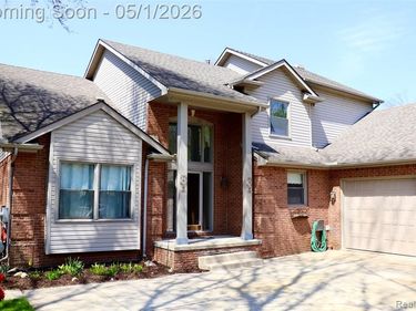 2757 N Tipsico Lake Road, Hartland Twp, MI 48353