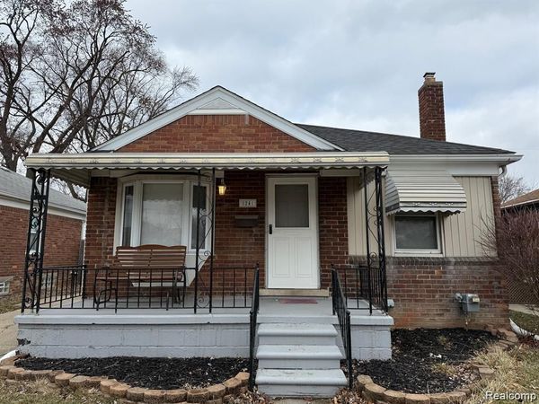 8241 KALTZ, Center Line, MI 48015