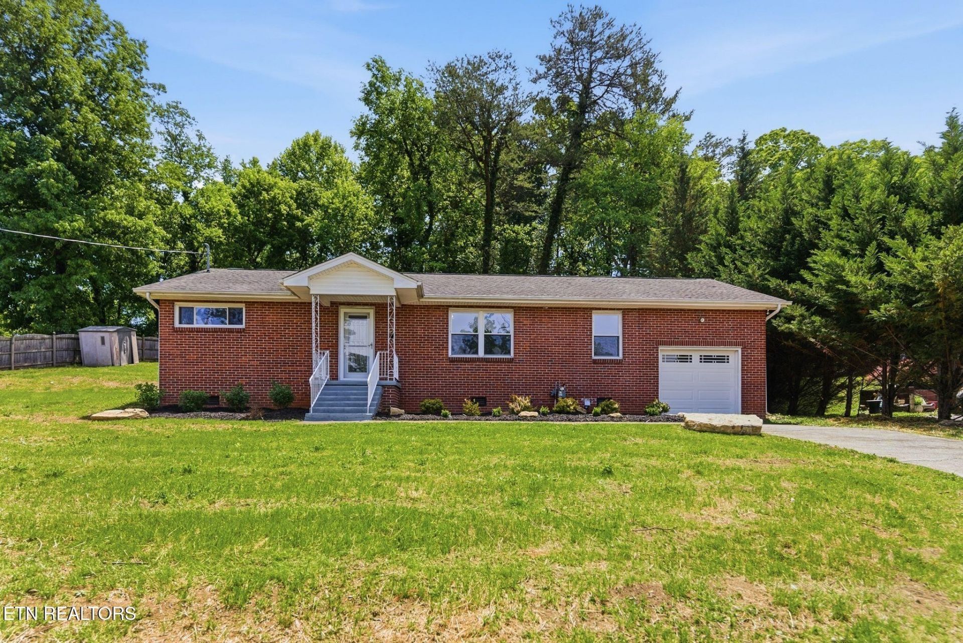1414 Maple Drive, Knoxville, TN 37918 Main Photo