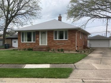 4830 Autumn Lane, Brooklyn, OH 44144